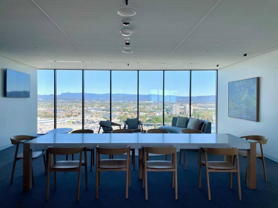 New Impressive 180° River View 1 Bed Apt With Pool 47F Apartment โกลด์โคสต์ ภายนอก รูปภาพ