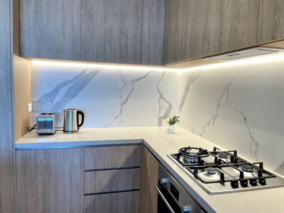 New Impressive 180° River View 1 Bed Apt With Pool 47F Apartment โกลด์โคสต์ ภายนอก รูปภาพ